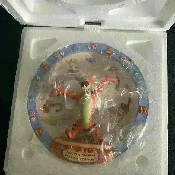 Disney Bradford Exchange Tigger 3-D Plate - Picture 3 of 6